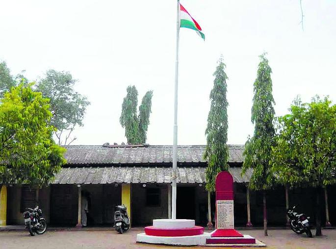 Buldana is lost in darkness; One crore rupees 56 million in tired! | बुलडाणा हरवले अंधारात; एक कोटी ५६ लाख रुपये थकीत! Buldana is lost in darkness; One crore rupees 56 million in tired! | बुलडाणा हरवले अंधारात; एक कोटी ५६ लाख रुपये थकीत!