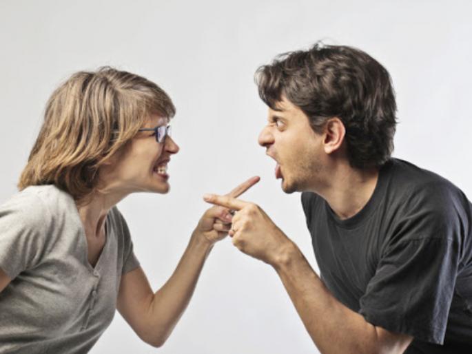 Stop blaming others; Read this parable! | ....पण दुसऱ्याच्या डोळ्यातील कुसळ दिसते; वाचा ही बोधकथा! Stop blaming others; Read this parable! | ....पण दुसऱ्याच्या डोळ्यातील कुसळ दिसते; वाचा ही बोधकथा!