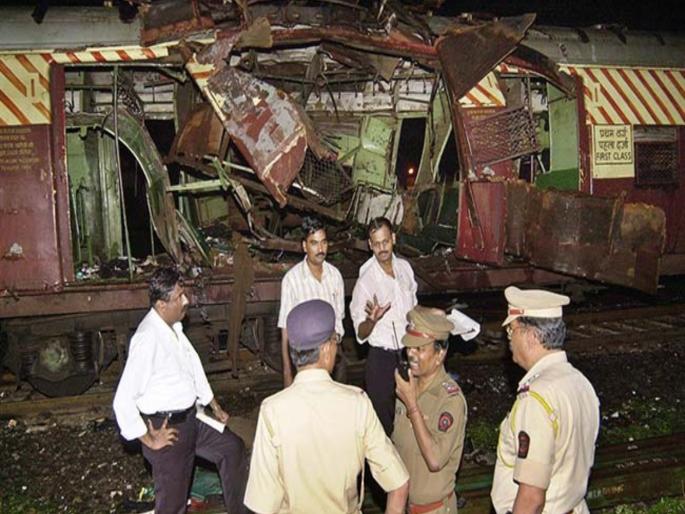 "We also suffered death for 19 years": What did the families of the acquitted accused in the Mumbai bomb blasts say? | "१९ वर्षे आम्हीही मरणयातना भोगल्या": मुंबई बॉम्बस्फोटात निर्दोष सुटलेल्या आरोपींचे कुटुंबीय काय म्हणाले?