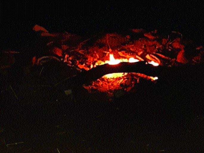 Electricity explosion near Sugwe village | सुगवे गावाजवळ वीजवाहिन्यांचे स्फोट Electricity explosion near Sugwe village | सुगवे गावाजवळ वीजवाहिन्यांचे स्फोट