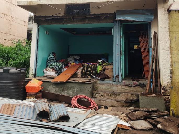 Massive explosion in Daflapur sangli district two storied building destroyed | Sangli: डफळापूरमध्ये भीषण स्फोट, दुमजली इमारत उद्ध्वस्त; कारण अस्पष्ट  Massive explosion in Daflapur sangli district two storied building destroyed | Sangli: डफळापूरमध्ये भीषण स्फोट, दुमजली इमारत उद्ध्वस्त; कारण अस्पष्ट