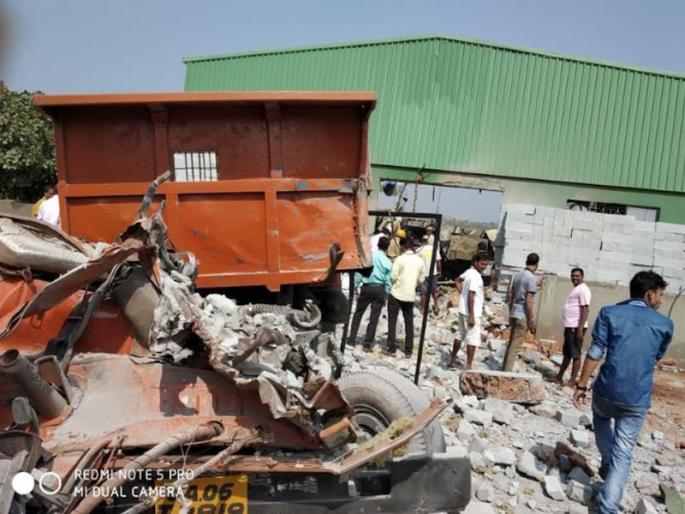 The blast of boiler gas in the company that created the cement block | तुये सिमेंट ब्लॉक तयार करणाऱ्या कंपनीत बॉयलर गॅसचा भीषण स्फोट The blast of boiler gas in the company that created the cement block | तुये सिमेंट ब्लॉक तयार करणाऱ्या कंपनीत बॉयलर गॅसचा भीषण स्फोट