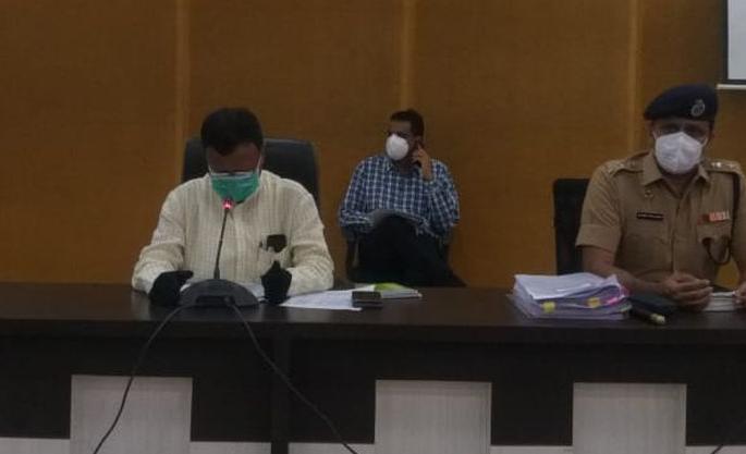 Lockdown in Buldana district for 15 days | बुलडाणा जिल्ह्यात १५ दिवसांसाठी लॉकडाऊन Lockdown in Buldana district for 15 days | बुलडाणा जिल्ह्यात १५ दिवसांसाठी लॉकडाऊन