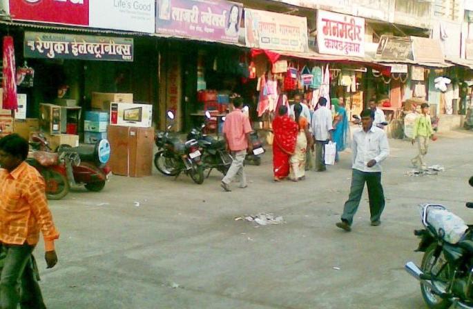 Essentials shops to from 7 to 11 p.m. in Buldhana | जीवनावश्यक वस्तुंच्या दुकानांना ७ ते ११ वाजेपर्यंत सूट Essentials shops to from 7 to 11 p.m. in Buldhana | जीवनावश्यक वस्तुंच्या दुकानांना ७ ते ११ वाजेपर्यंत सूट