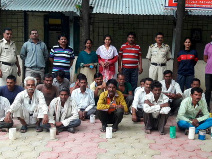 Action in 330 Lotus Bahadaras in Buldana taluka! | बुलडाणा तालुक्यात ३३० लोटा बहाद्दरांवर कारवाई!