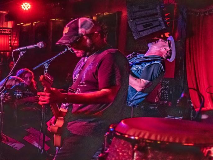 lockdown effect on blind artist student in the pune city | पुण्यातील अंध कलावंत विद्यार्थ्यांच्या संस्थेला लॉकडाऊनचा फटका lockdown effect on blind artist student in the pune city | पुण्यातील अंध कलावंत विद्यार्थ्यांच्या संस्थेला लॉकडाऊनचा फटका