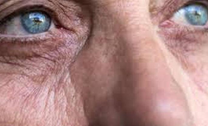 Blind Old women get eye sight in Nandura | भिक्षा मागणाऱ्या ‘त्या’ आजीला नांदुऱ्यात मिळाली  ‘दृष्टी’ Blind Old women get eye sight in Nandura | भिक्षा मागणाऱ्या ‘त्या’ आजीला नांदुऱ्यात मिळाली  ‘दृष्टी’