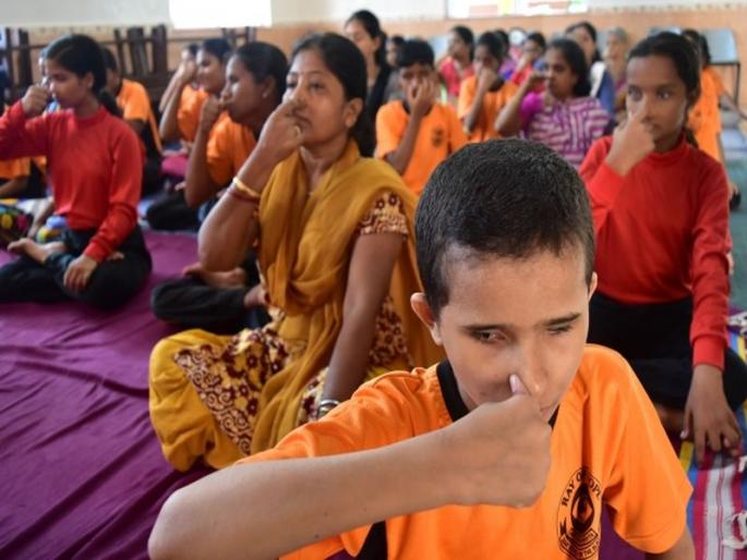 International Yoga Day 2018: Yoga can be overcome due to ill-health diseases | International Yoga Day 2018 : योगासनांमुळे करता येते असाध्य आजारांवरही मात International Yoga Day 2018: Yoga can be overcome due to ill-health diseases | International Yoga Day 2018 : योगासनांमुळे करता येते असाध्य आजारांवरही मात