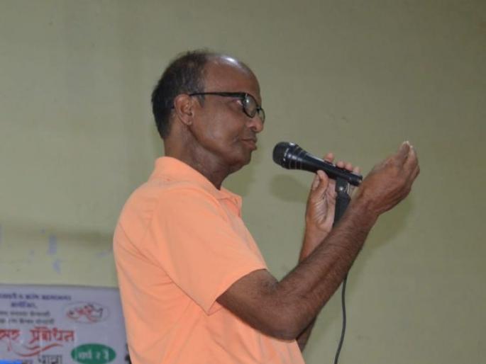 Social activist Bal Kalne make awairness about to Survive Cancer | सर्पमित्र बाळ काळणे कर्करुग्णांना देताहेत जगण्याचे बळ