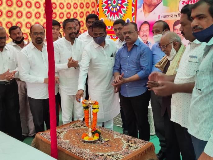 It is admirable that you are saving the fat of social work through blood donation: Amit Samant | रक्तदानातून समाजकार्याचा वसा जपत आहात हे कौतुकास्पद : अमित सामंत It is admirable that you are saving the fat of social work through blood donation: Amit Samant | रक्तदानातून समाजकार्याचा वसा जपत आहात हे कौतुकास्पद : अमित सामंत