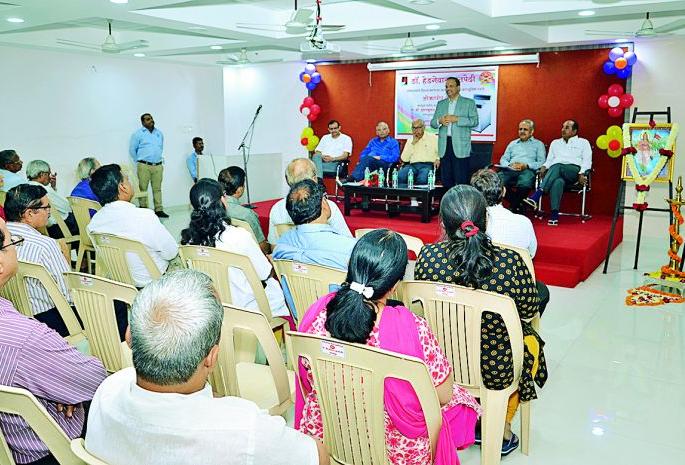 Youths Regularly donate blood: Bhushan Kumar Upadhyay | युवकांनो नियमित रक्तदान करा  : भूषणकुमार उपाध्याय Youths Regularly donate blood: Bhushan Kumar Upadhyay | युवकांनो नियमित रक्तदान करा  : भूषणकुमार उपाध्याय