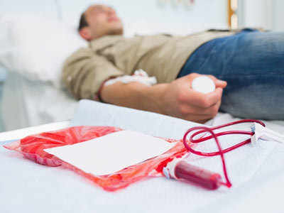 An extraordinary movement of revenue staff, 100 officers, employees donated blood | महसूल कर्मचाऱ्यांचे अनोखे आंदोलन, २00 अधिकारी, कर्मचाऱ्यांनी केले रक्तदान An extraordinary movement of revenue staff, 100 officers, employees donated blood | महसूल कर्मचाऱ्यांचे अनोखे आंदोलन, २00 अधिकारी, कर्मचाऱ्यांनी केले रक्तदान