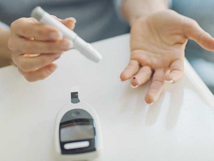 World Diabetes Day : These signs shows you are becoming diabetes patient | World Diabetes Day : तुम्हाला डायबिटीस होतोय याकडे इशारा करतात 'ही' लक्षणे! World Diabetes Day : These signs shows you are becoming diabetes patient | World Diabetes Day : तुम्हाला डायबिटीस होतोय याकडे इशारा करतात 'ही' लक्षणे!