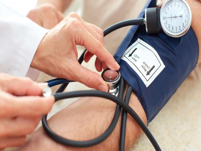 Unsalted tomato juice reduce the risk of heart disease says research | 'या' ज्यूसचं कराल सेवन; तर दूर होइल ब्लड प्रेशर आणि कोलेस्ट्रॉलचं टेन्शन Unsalted tomato juice reduce the risk of heart disease says research | 'या' ज्यूसचं कराल सेवन; तर दूर होइल ब्लड प्रेशर आणि कोलेस्ट्रॉलचं टेन्शन