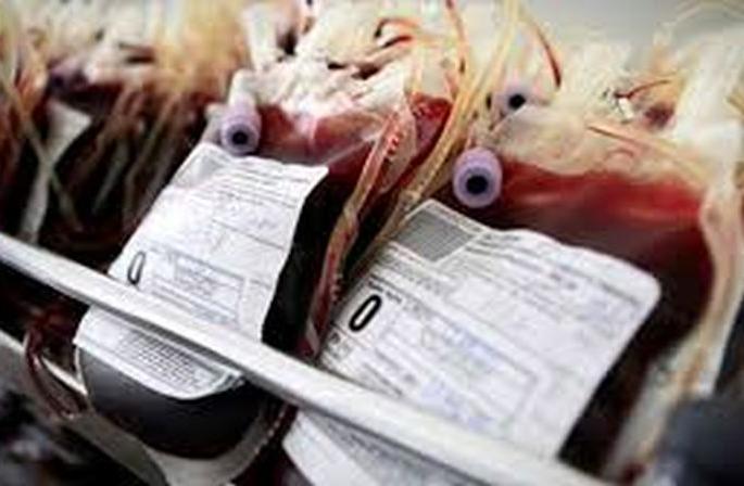 Corona effect: Decreased blood collection in Akola | ‘कोरोना’चा फटका: रक्त संकलन घटले Corona effect: Decreased blood collection in Akola | ‘कोरोना’चा फटका: रक्त संकलन घटले