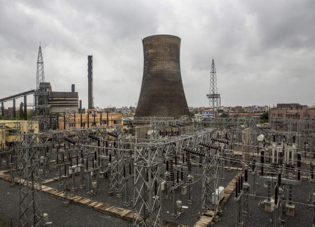 Toronto does not have the right to reduce electricity tariffs; The company claims | वीज दर कमी करण्याचे अधिकार टोरंटला नाहीत; कंपनीचा दावा Toronto does not have the right to reduce electricity tariffs; The company claims | वीज दर कमी करण्याचे अधिकार टोरंटला नाहीत; कंपनीचा दावा