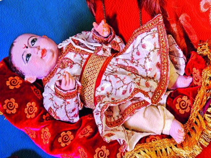 Golden color craft of Shiva of Tanhula on Shivneri | शिवनेरीवर तान्हुल्या शिवबाचे सुवर्णालंकृत शिल्प Golden color craft of Shiva of Tanhula on Shivneri | शिवनेरीवर तान्हुल्या शिवबाचे सुवर्णालंकृत शिल्प