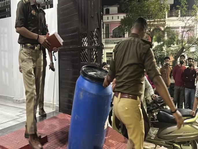 father shot dead in Lucknow by son, Uttar Pradesh, tried to hide dead body, police arrested accused | पुन्हा निळ्या रंगाच्या ड्रमची दहशत! पोटच्या मुलानेच बापाला संपवले; आधी छातीत गोळी झाडली, मग.. father shot dead in Lucknow by son, Uttar Pradesh, tried to hide dead body, police arrested accused | पुन्हा निळ्या रंगाच्या ड्रमची दहशत! पोटच्या मुलानेच बापाला संपवले; आधी छातीत गोळी झाडली, मग..