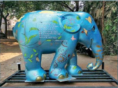 amitabh bachchan blue elephant sold in 10 lakhs in mumbai exhibition | 10 लाख रूपयांना विकला गेला अमिताभ बच्चन यांचा निळा हत्ती amitabh bachchan blue elephant sold in 10 lakhs in mumbai exhibition | 10 लाख रूपयांना विकला गेला अमिताभ बच्चन यांचा निळा हत्ती