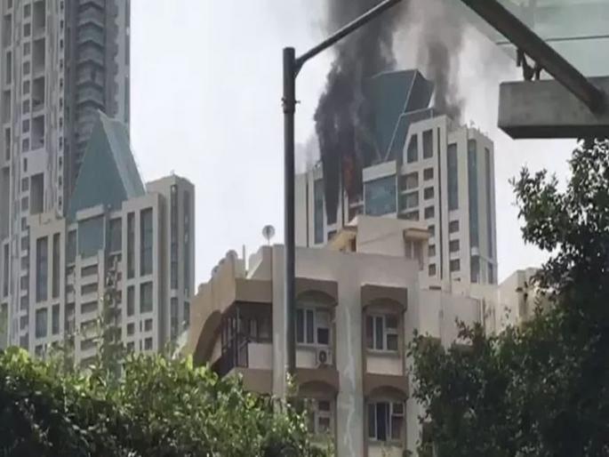 Major Fire breaks at beaumonde building in Prabhadevi | प्रभादेवीच्या ब्यूमॉन्द इमारतीच्या 33व्या मजल्यावर लागलेल्या आगीवर नियंत्रण, कूलिंग ऑपरेशन सुरू Major Fire breaks at beaumonde building in Prabhadevi | प्रभादेवीच्या ब्यूमॉन्द इमारतीच्या 33व्या मजल्यावर लागलेल्या आगीवर नियंत्रण, कूलिंग ऑपरेशन सुरू