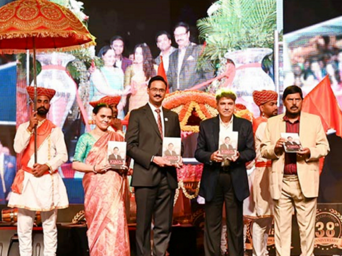 Great success due to determination hard work honesty courtesy customer service Masalaking Dr Dhananjay Datar book inauguration dubai | जिद्द, कष्ट, प्रामाणिकपणा, सौजन्य, ग्राहकसेवा या पंचसूत्रीमुळे उत्तुंग यश : मसालाकिंग डॉ. धनंजय दातार Great success due to determination hard work honesty courtesy customer service Masalaking Dr Dhananjay Datar book inauguration dubai | जिद्द, कष्ट, प्रामाणिकपणा, सौजन्य, ग्राहकसेवा या पंचसूत्रीमुळे उत्तुंग यश : मसालाकिंग डॉ. धनंजय दातार