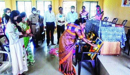 When a baby is born, it must cry | बाळ जन्माला आल्यावर ते रडलेच पाहिजे When a baby is born, it must cry | बाळ जन्माला आल्यावर ते रडलेच पाहिजे