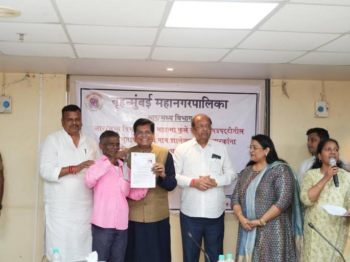 No new slum should be built in North Mumbai Union Minister Piyush Goyal directs | उत्तर मुंबईत एकही नवीन झोपडपट्टी बनता कामा नये; केंद्रीय मंत्री पियुष गोयल यांचे निर्देश No new slum should be built in North Mumbai Union Minister Piyush Goyal directs | उत्तर मुंबईत एकही नवीन झोपडपट्टी बनता कामा नये; केंद्रीय मंत्री पियुष गोयल यांचे निर्देश
