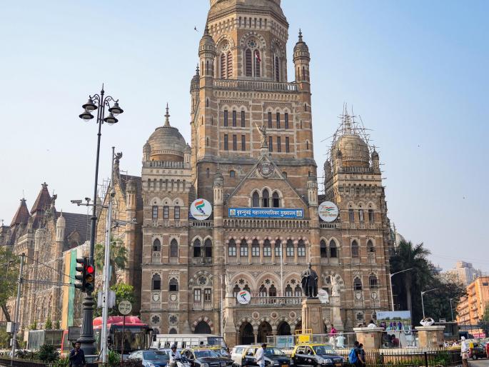 Rebellion due to the crowd of aspirants? Political parties cautious about announcing candidacies; 6-8 candidates in each ward | इच्छुकांच्या भाऊगर्दीमुळे बंडखोरी? उमेदवारी जाहीर करण्याबाबत राजकीय पक्षांचा सावध पवित्रा; प्रत्येक प्रभागात ६-८ जणांत स्पर्धा Rebellion due to the crowd of aspirants? Political parties cautious about announcing candidacies; 6-8 candidates in each ward | इच्छुकांच्या भाऊगर्दीमुळे बंडखोरी? उमेदवारी जाहीर करण्याबाबत राजकीय पक्षांचा सावध पवित्रा; प्रत्येक प्रभागात ६-८ जणांत स्पर्धा