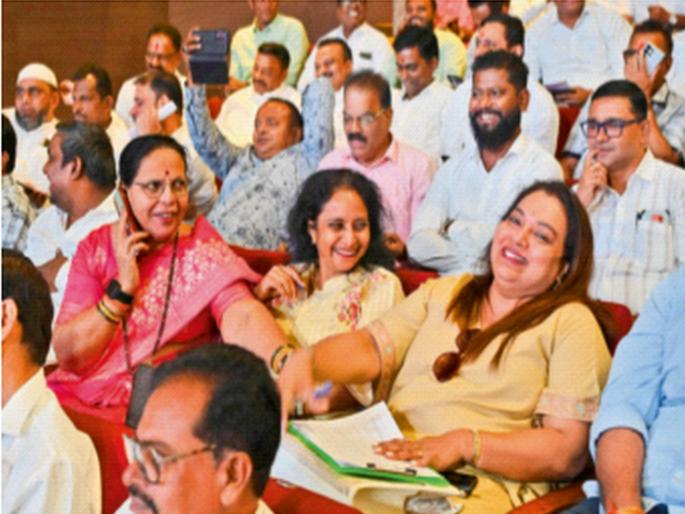 Municipal candidacy paper easy, first battle won, wards of 26 former corporators of BJP and 14 of Shinde Sena are 'as they were' | पालिका उमेदवारीचा पेपर सोपा, पहिली लढाई जिंकली, भाजपच्या २६ तर शिंदेसेनेच्या १४ माजी नगरसेवकांचे वॉर्ड ‘जैसे थेे’ Municipal candidacy paper easy, first battle won, wards of 26 former corporators of BJP and 14 of Shinde Sena are 'as they were' | पालिका उमेदवारीचा पेपर सोपा, पहिली लढाई जिंकली, भाजपच्या २६ तर शिंदेसेनेच्या १४ माजी नगरसेवकांचे वॉर्ड ‘जैसे थेे’