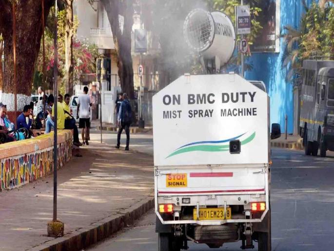 Spraying will be done using Canon machines in 24 sections of Mumbai | रस्ते धुण्यासाठी १०० टँकरचे पाणी; मुंबईतील २४ विभागांमध्ये कॅनॉन यंत्रांद्वारे होणार फवारणी Spraying will be done using Canon machines in 24 sections of Mumbai | रस्ते धुण्यासाठी १०० टँकरचे पाणी; मुंबईतील २४ विभागांमध्ये कॅनॉन यंत्रांद्वारे होणार फवारणी