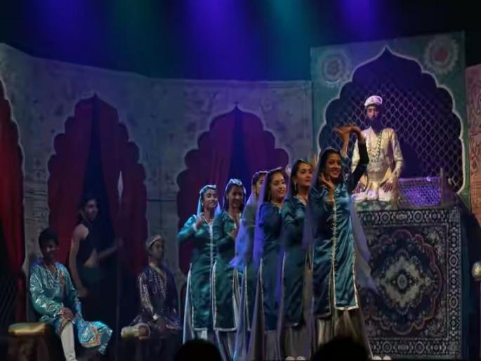 Pune: The bloom of 'BMCC' on Firodia Corolla | पुणे : फिरोदिया करंडकावर ‘बीएमसीसी’ची मोहोर Pune: The bloom of 'BMCC' on Firodia Corolla | पुणे : फिरोदिया करंडकावर ‘बीएमसीसी’ची मोहोर