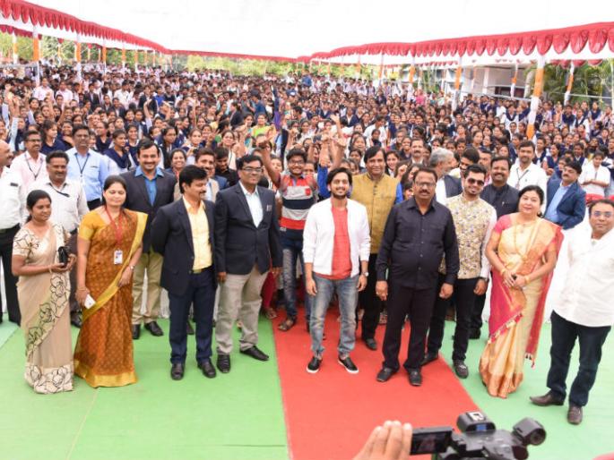 In the life, education and art skills need coordination, actor Amey Wagh's opinion, BMIM inaugurated in 2018 | जीवनात शिक्षणाबरोबर विद्या आणि कलागुणांचा समन्वय आवश्यक, अभिनेता अमेय वाघ याचे मत,  बीएमआयटीमध्ये अभिव्यक्त २०१८ चे थाटात उद्घाटन In the life, education and art skills need coordination, actor Amey Wagh's opinion, BMIM inaugurated in 2018 | जीवनात शिक्षणाबरोबर विद्या आणि कलागुणांचा समन्वय आवश्यक, अभिनेता अमेय वाघ याचे मत,  बीएमआयटीमध्ये अभिव्यक्त २०१८ चे थाटात उद्घाटन