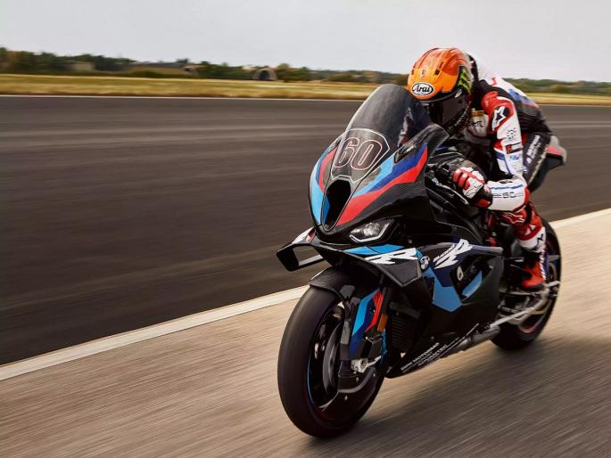 bmw m 1000 rr delivery started in india price features specifications engine gearbox details | फॉर्च्युनरपेक्षाही महाग आहे 'ही' बाईक! 3 सेकंदात 100 चा स्पीड, फीचर्स आणि बरेच काही... bmw m 1000 rr delivery started in india price features specifications engine gearbox details | फॉर्च्युनरपेक्षाही महाग आहे 'ही' बाईक! 3 सेकंदात 100 चा स्पीड, फीचर्स आणि बरेच काही...
