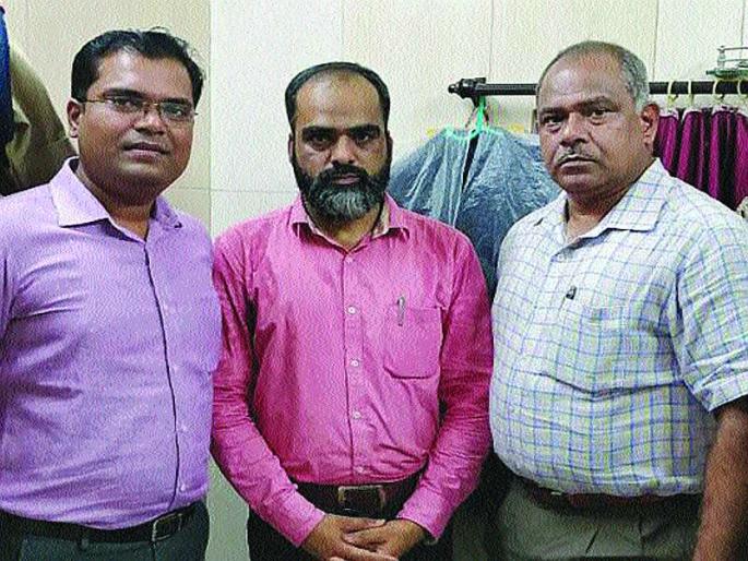 Fake Catering Inspector's Smiles | बनावट कॅटरींग इन्स्पेक्टरच्या आवळल्या मुसक्या