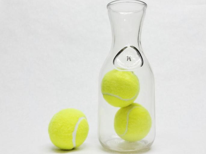 coronavirus : lockdown - stay at home, bottel tennis activity for kids. | टेनिस तर काय खेळताच, बाटली टेनिस खेळता येतं का ?