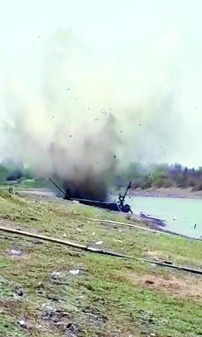 Two suction pumps blasted | दोन सक्शन पंप स्फोटाने उडविले Two suction pumps blasted | दोन सक्शन पंप स्फोटाने उडविले