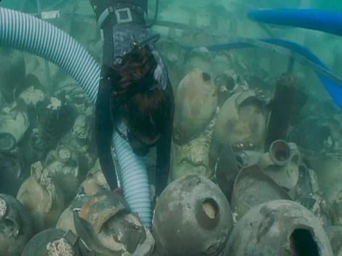 1700 year old shipwreck found on the coast of Majorca Spain | 'इथे' सापडलं १७०० वर्षांआधी समुद्रात बुडालेलं जहाज, संशोधकांच्या हाती लागलं असं काही.... 1700 year old shipwreck found on the coast of Majorca Spain | 'इथे' सापडलं १७०० वर्षांआधी समुद्रात बुडालेलं जहाज, संशोधकांच्या हाती लागलं असं काही....