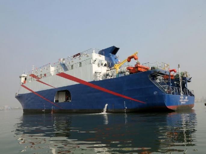 Coronavirus: 'Bring 131 sailors to India after Some time' | Coronavirus : ‘समुद्रात ठेवण्याची मुदत संपल्यावर जहाजावरील १३१ खलाशांना भारतात आणू’ Coronavirus: 'Bring 131 sailors to India after Some time' | Coronavirus : ‘समुद्रात ठेवण्याची मुदत संपल्यावर जहाजावरील १३१ खलाशांना भारतात आणू’