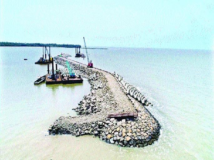 Sindhudurg: Crime against two businessmen, unauthorized crucifixion in Kolamb Khadi Patta | सिंधुदुर्ग : दोघा व्यावसायिकांवर गुन्हा, कोळंब खाडीपात्रात अनधिकृत जलपर्यटन Sindhudurg: Crime against two businessmen, unauthorized crucifixion in Kolamb Khadi Patta | सिंधुदुर्ग : दोघा व्यावसायिकांवर गुन्हा, कोळंब खाडीपात्रात अनधिकृत जलपर्यटन