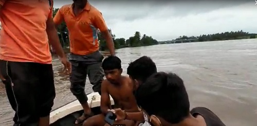 Sangli rescues young man drowning in Krishna river | सांगलीत कृष्णा नदीत बुडणाऱ्या तरुणाला वाचविले Sangli rescues young man drowning in Krishna river | सांगलीत कृष्णा नदीत बुडणाऱ्या तरुणाला वाचविले