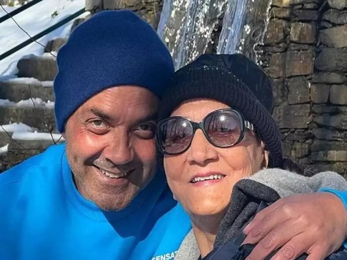 Bobby Deol s mother Prakash Kaur reaction after watching Animal movie says dont do such films | "तू असे चित्रपट करु नकोस" Animal पाहिल्यानंतर बॉबी देओलची आई असं का म्हणाली? Bobby Deol s mother Prakash Kaur reaction after watching Animal movie says dont do such films | "तू असे चित्रपट करु नकोस" Animal पाहिल्यानंतर बॉबी देओलची आई असं का म्हणाली?
