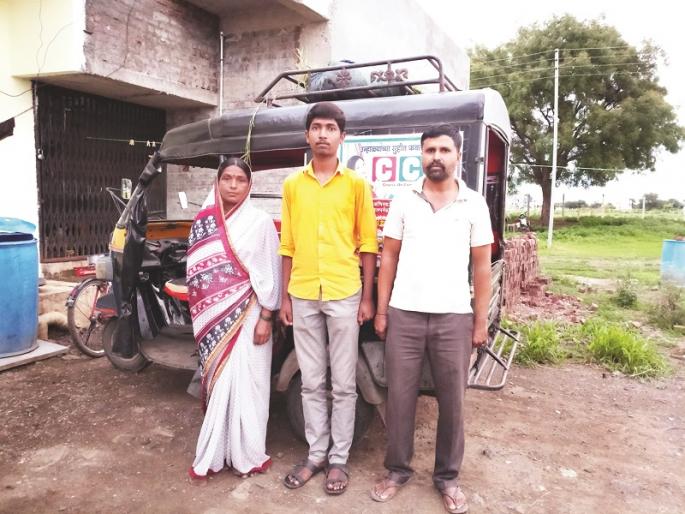 ‘Faith’ that evokes the hardships of parents | आई-वडिलांच्या कष्टाला हुरूप देणारा ‘विश्वास’ ‘Faith’ that evokes the hardships of parents | आई-वडिलांच्या कष्टाला हुरूप देणारा ‘विश्वास’