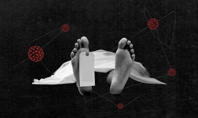 Shocking! The body of a positive patient remained lying in the house | धक्कादायक! घरातच पडून राहिला पॉझिटिव्ह रुग्णाचा मृतदेह Shocking! The body of a positive patient remained lying in the house | धक्कादायक! घरातच पडून राहिला पॉझिटिव्ह रुग्णाचा मृतदेह