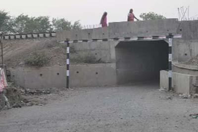 Three crore rupees spent | तीन कोटी खर्चाचा बोगदा रखडला Three crore rupees spent | तीन कोटी खर्चाचा बोगदा रखडला