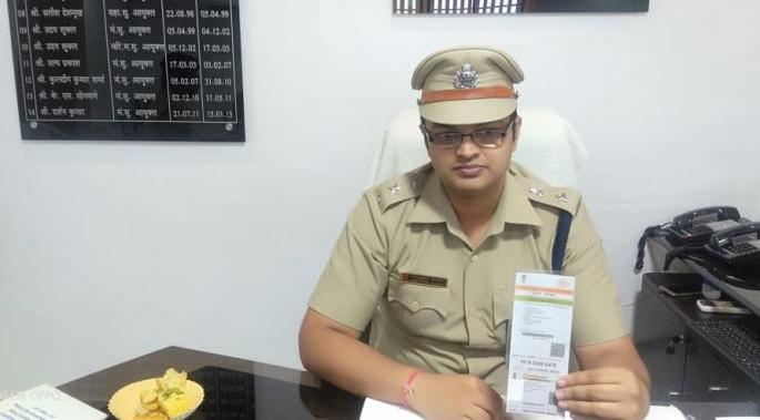 Action against 105 passengers traveling on fake Aadhaar card in Nagpur | नागपुरात बनावट आधारकार्डवर प्रवास करणाऱ्या १०५ प्रवाशांवर कारवाई Action against 105 passengers traveling on fake Aadhaar card in Nagpur | नागपुरात बनावट आधारकार्डवर प्रवास करणाऱ्या १०५ प्रवाशांवर कारवाई