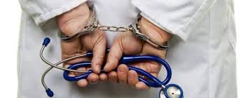 81 bogus doctors found in hospitals in the state | राज्यातील रुग्णालयांच्या तपासणीत आढळले ८१ बोगस डॉक्टर 81 bogus doctors found in hospitals in the state | राज्यातील रुग्णालयांच्या तपासणीत आढळले ८१ बोगस डॉक्टर