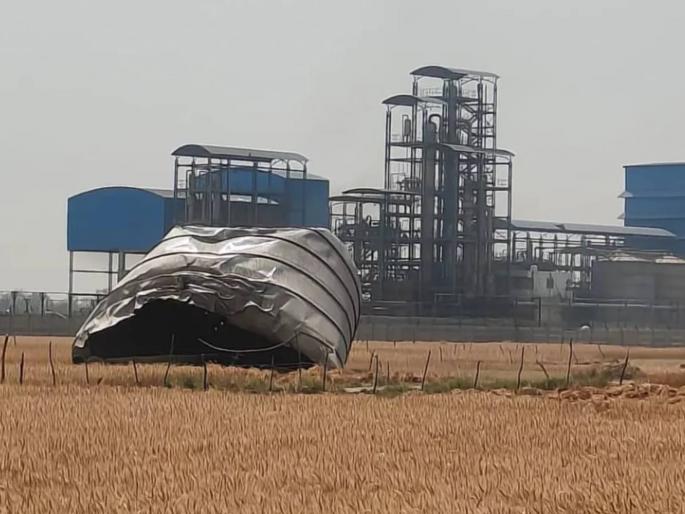 Major boiler explosion in beer factory, parts found 500 meters away many injured | बिअर कारखान्यात बॉयलरचा मोठा स्फोट, त्याचे भाग ५०० मीटर अंतरावर सापडले; अनेक जण जखमी Major boiler explosion in beer factory, parts found 500 meters away many injured | बिअर कारखान्यात बॉयलरचा मोठा स्फोट, त्याचे भाग ५०० मीटर अंतरावर सापडले; अनेक जण जखमी