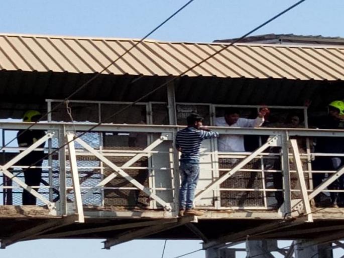 Western Railway are running 20 minutes late due to Youth attempts suicide at boisar station | बोईसर स्थानकात तरुणाने आत्महत्येचा प्रयत्न केल्याने पश्चिम रेल्वेची वाहतूक उशिराने