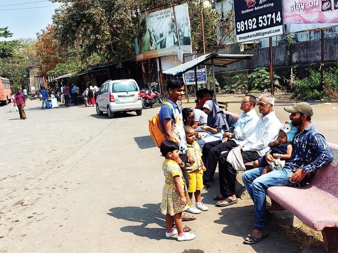 There is no shelter shed in Boisar Agar | बोईसर आगारात निवारा शेडच नाही There is no shelter shed in Boisar Agar | बोईसर आगारात निवारा शेडच नाही