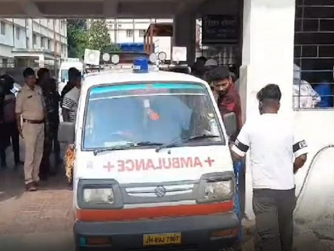 bokaro people came vandalized house bullies burnt woman alive kept screaming people kept | धक्कादायक! जमिनीच्या वादातून १५-२० जणांनी घराची तोडफोड केली अन् महिलेला जिवंत जाळले bokaro people came vandalized house bullies burnt woman alive kept screaming people kept | धक्कादायक! जमिनीच्या वादातून १५-२० जणांनी घराची तोडफोड केली अन् महिलेला जिवंत जाळले